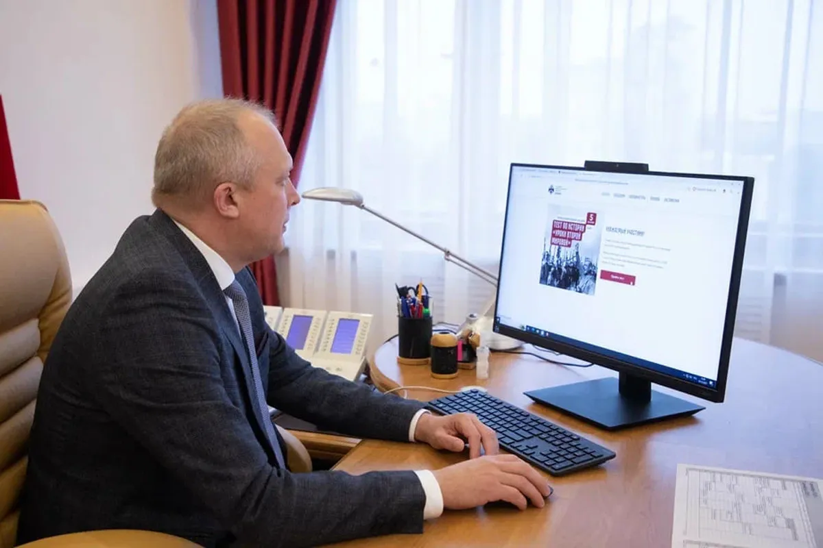 Председатель Заксобрания Вологодской области Роман Заварин написал тест про Вторую мировую войну