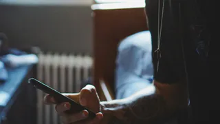 Телефон проживет на 10 лет дольше: просто отключите эту функцию на своем смартфоне
