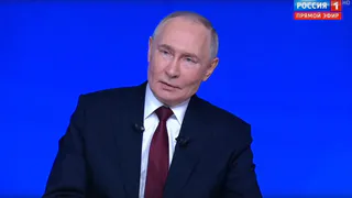 Студентка-медик задала вопрос Владимиру Путину о распределении и семье