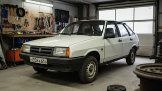 Увидел объявление о продаже «девятки» 1991 года с пробегом меньше 5 000 км — словно в "капсуле времени" хранили: обнаружил удивительное