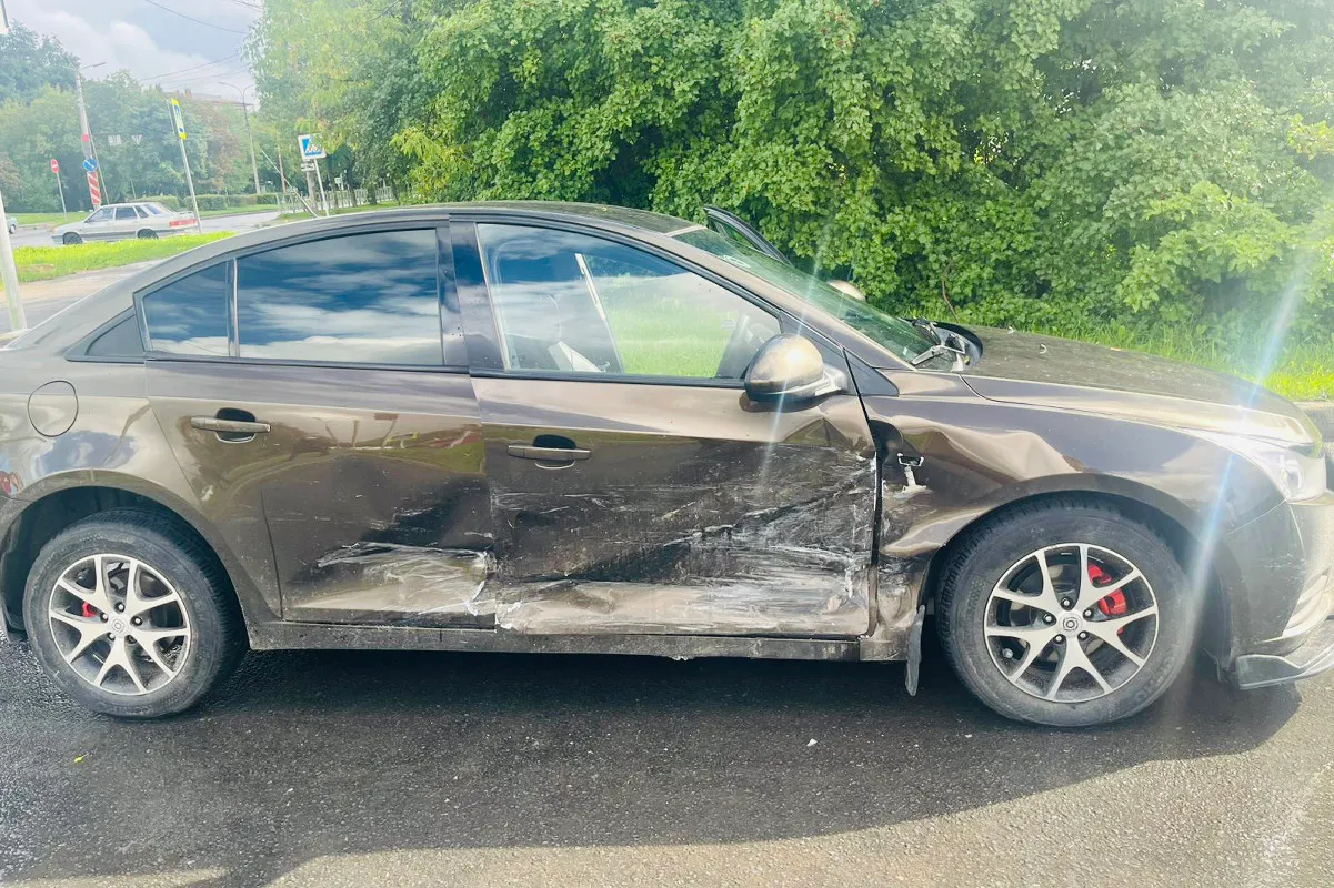 Девушка пострадала в Вологодской области в аварии из-за неверного маневра на светофоре