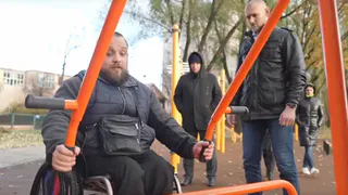 Впервые в Вологде появились уличные тренажеры для людей с ограниченными возможностями здоровья