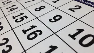 Новогодние каникулы: как влияют на пенсии, зарплаты, взносы и отпуска