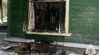 Спасатели вывели четырех человек из огня в многоэтажке в Вологде