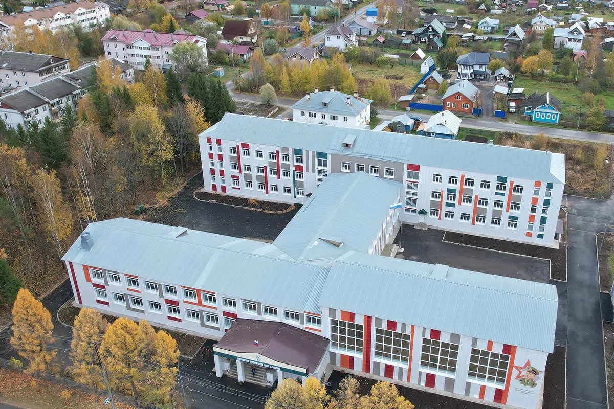 На Вологодчине завершили благоустройство территории Кирилловской средней школы