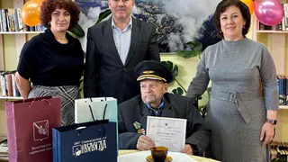Депутат поздравил вологодского ветерана с 98-летием