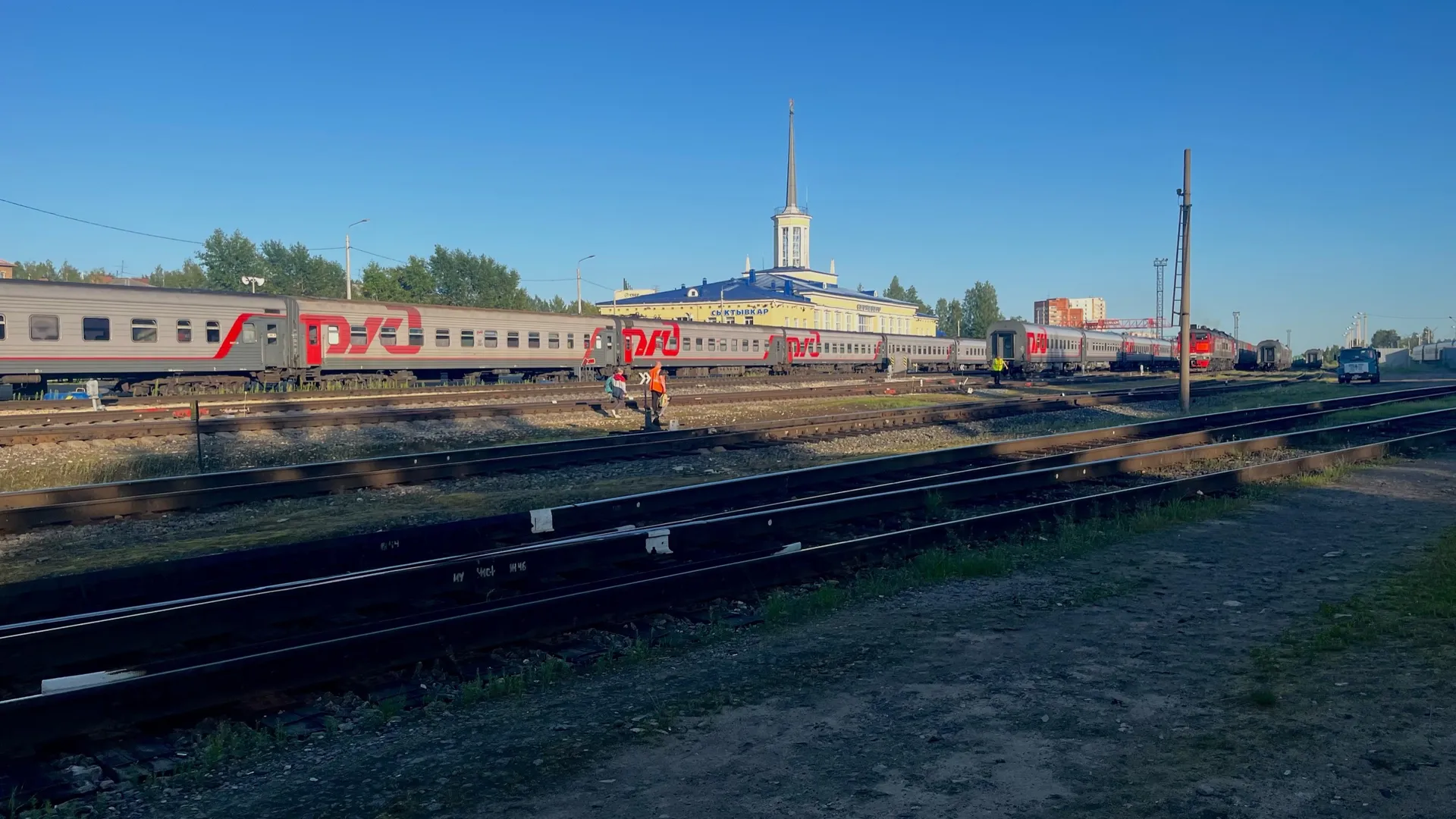 В поезде женщина с ребёнком заняла четыре места, хотя билет был только на одного: как правильно поступить - отзыв туриста