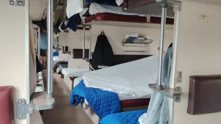 «В 7 утра моя попутчица спустилась с верхней полки и разбудила меня»: закон заработал — почему я должен уступать ей место