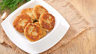 Сочнейшие куриные котлетки: не кладите хлеб, яйца и магазинный фарш, понадобится только 1 продукт