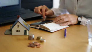 Как правильно в 2026 году рассчитать налог с продажи квартиры: менее и более 3 и 5 лет в собственности