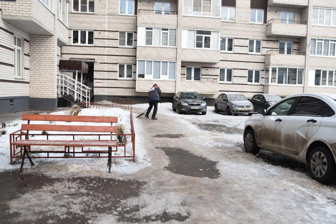 Власти Вологды направили в прокуратуру данные о некачественной уборке дворов
