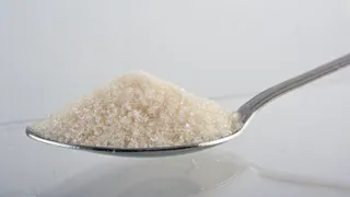 Хитрые хозяйки скупают соль коробками и бед не знают: вот что с ней делают — результат поразительный