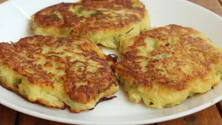 Кабачковые оладьи с секретом: для хруста и нежного вкуса кладу в них 1 плод — никакой клейкости и водянистости не будет