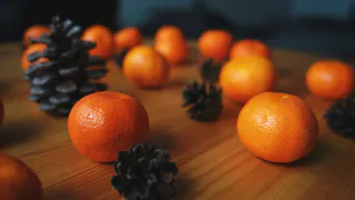 Мандариновые корки не выбрасываю: заливаю уксусом — гениальная уловка для хозяек