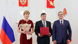 Губернатор Вологодской области вручил государственные награды России шести многодетным семьям
