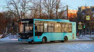 Верховный суд решил: нужно ли уступать автобусу, отъезжающему от остановки