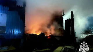 Отец с сыном спаслись из загоревшегося в Вологодской области дома