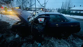 В Вологодской области пострадала пассажирка врезавшегося в дерево "ВАЗа"