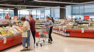 Знакома с "Ермолино" еще со школьных времен: какие продукты я точно не покупаю, а за какими иду сюда.