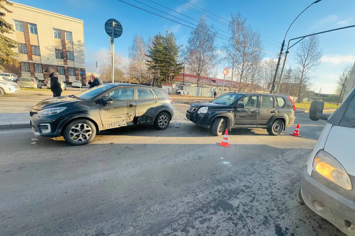 В Вологде при развороте иномарки пострадала водитель Renault