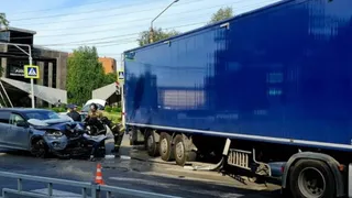 ДТП в центре Вологды: фура столкнулась с внедорожником
