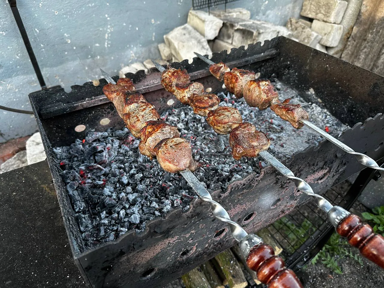 Не шашлык, а подошва: вот что надо добавить в маринад, чтобы мясо таяло во рту