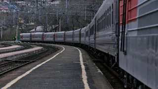 "Когда мы вернулись в свое купе, там уже спали чужие дедушка с бабушкой" (проводник и начальник поезда встали на сторону стариков)