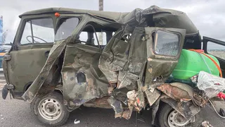В Вологодской области грузовик смял две машины