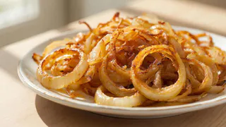 Почему лук и морковь не жарят вместе? Секрет, который точно раскроет вкус любого блюда.