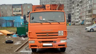 В Вологодской области водитель мусоровоза сбил во дворе женщину