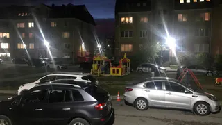 В череповецком дворе сбили трёхлетнего ребенка, вышедшего из-за припаркованных автомобилей