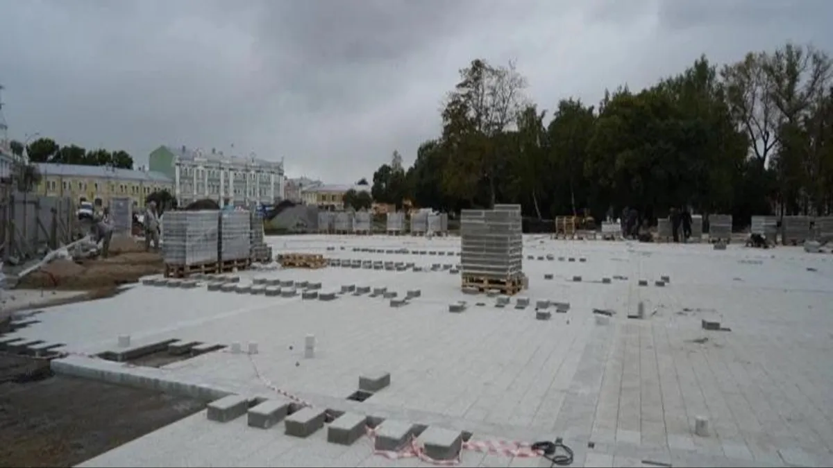 "Конь не валялся": глава Вологды устроил разнос подрядчику на площади Революции