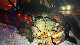 Водитель иномарки пострадал в лобовой аварии в Вологодской области