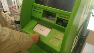 С 1 июля зачисления на карту будут контролироваться налоговой и облагаться налогом: разъяснения ФНС