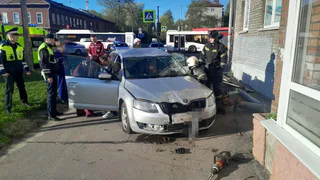 Трое жителей Вологодской области пострадали в ДТП из-за проезда на красный сигнал светофора 