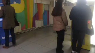 Череповчанку задержали за подозрения в краже денег с банковской карты школьника