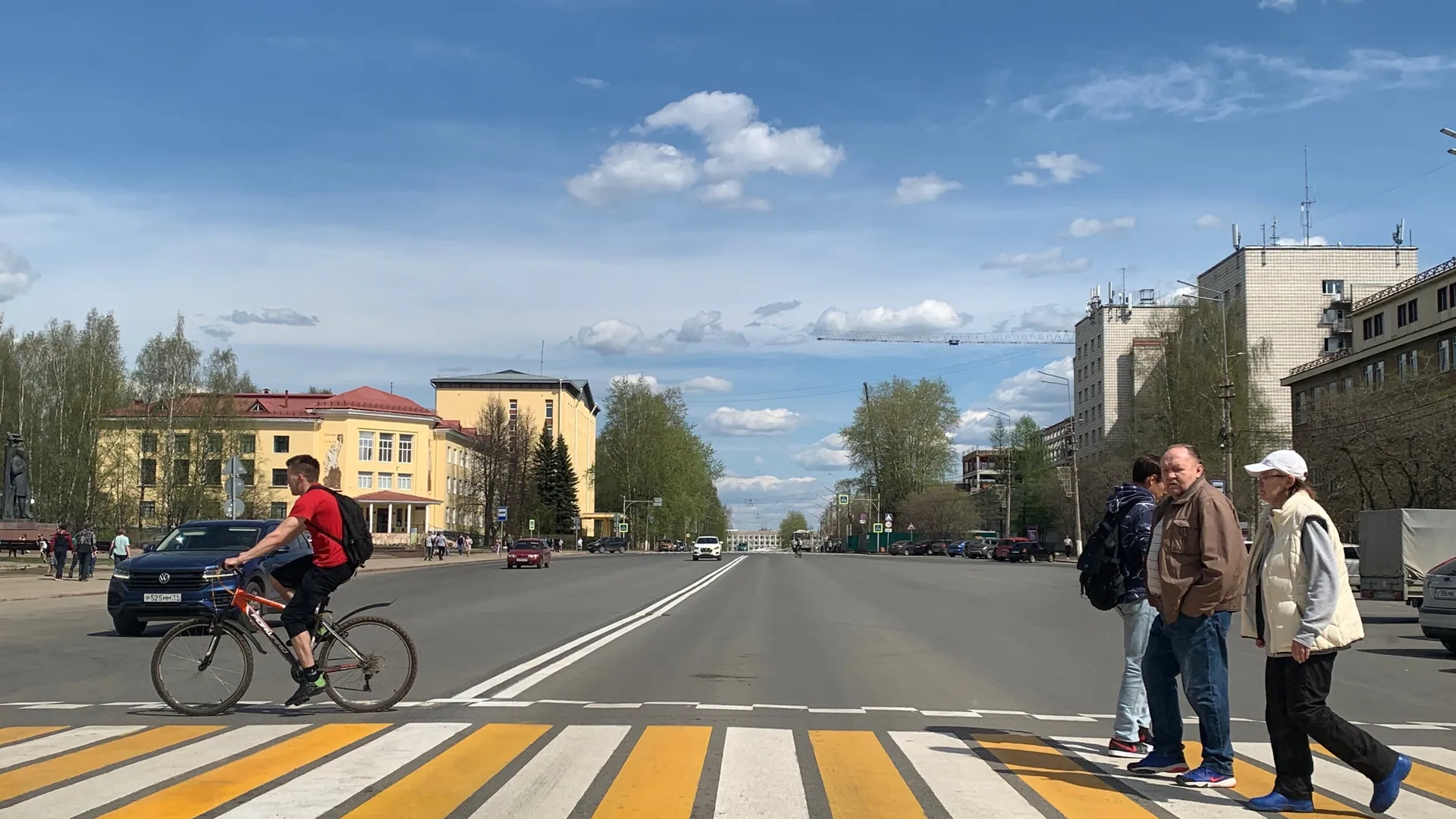 Инспектор ДПС хотел оштрафовать за непропуск пешехода, но я на его уловку не поддался и вышел сухим из воды