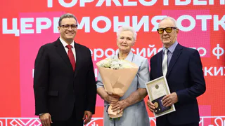 Губернатор Вологодской области вручил медали "За любовь и верность"
