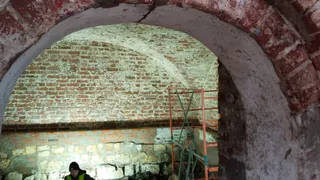 В Вологодском кремле обнаружена таинственная лестница, ведущая в никуда