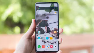 10 самых выгодных смартфонов октября. От забытого Realme до технологичного OnePlus