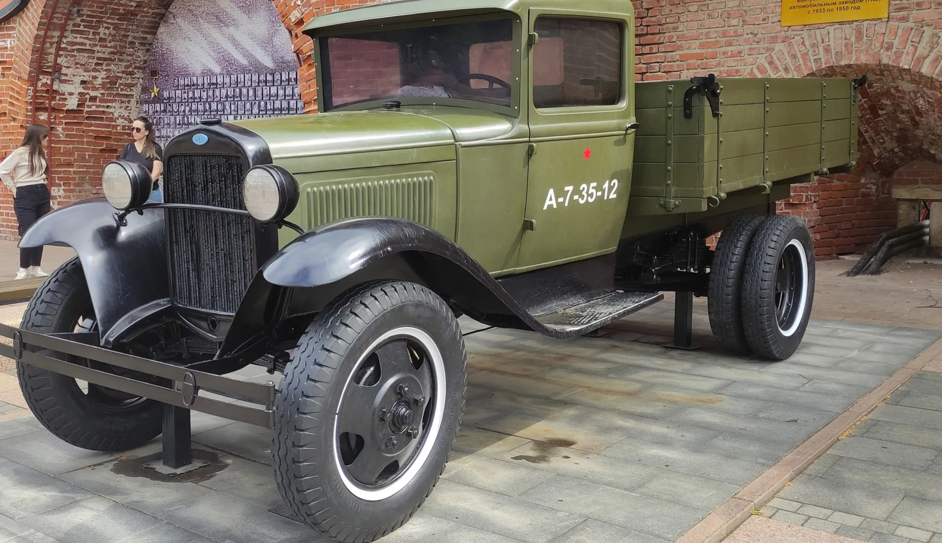 В Вологодской области провели автофлешмоб в честь 80-летия Великой Победы