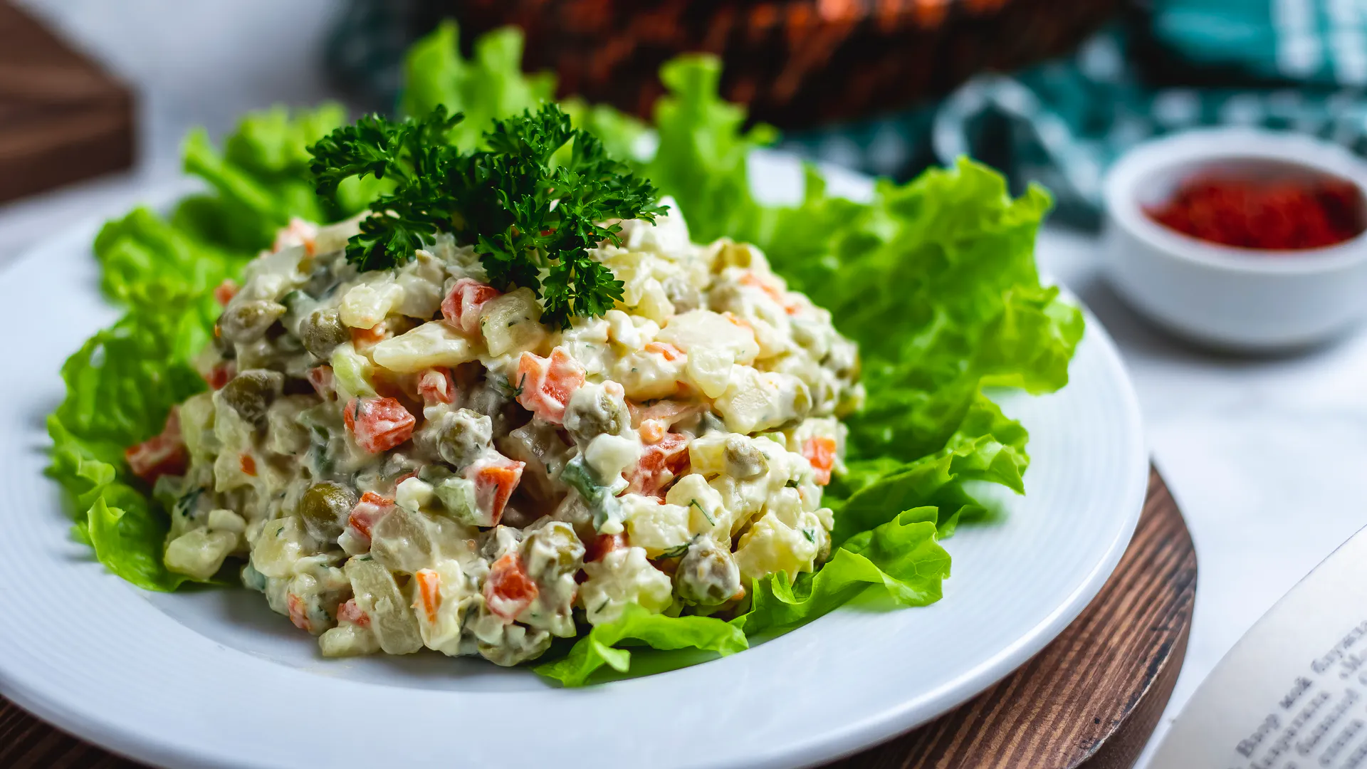 Вкуснейшая замена салату "Оливье" - вкус такой, что аж за ушами трещит. Обязательно приготовлю на Новый год