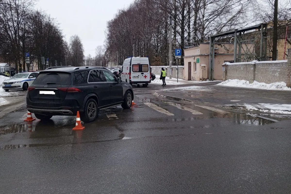 В Вологде водитель «Мерседеса» сбил 80-летнюю пенсионерку у областной больницы