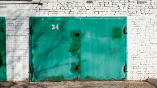 Что нашли в гараже обычного дворника, который 15 лет что-то в нём собирал: музейный экспонат поставил на дыбы всю Америку