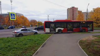 В Вологодской области автобус сбил на пешеходном переходе 13-летнюю девочку
