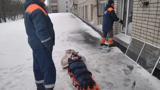Женщина вылетела из окна квартиры на улице Ильюшина в Вологде