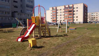 В Череповце начался ремонт детских площадок