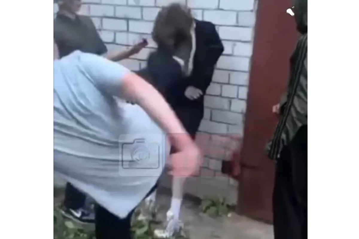 В Великом Устюге группа подростков избила своего ровесника: полиция начала проверку