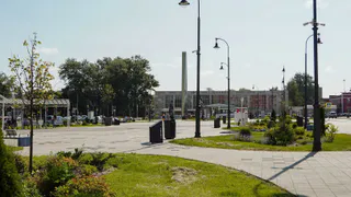 В Вологде расширяют парковки и тротуары на площади Бабушкина
