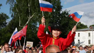 День России в Вологде: 80 баянистов, шествие с гигантским флагом и средневековые бои